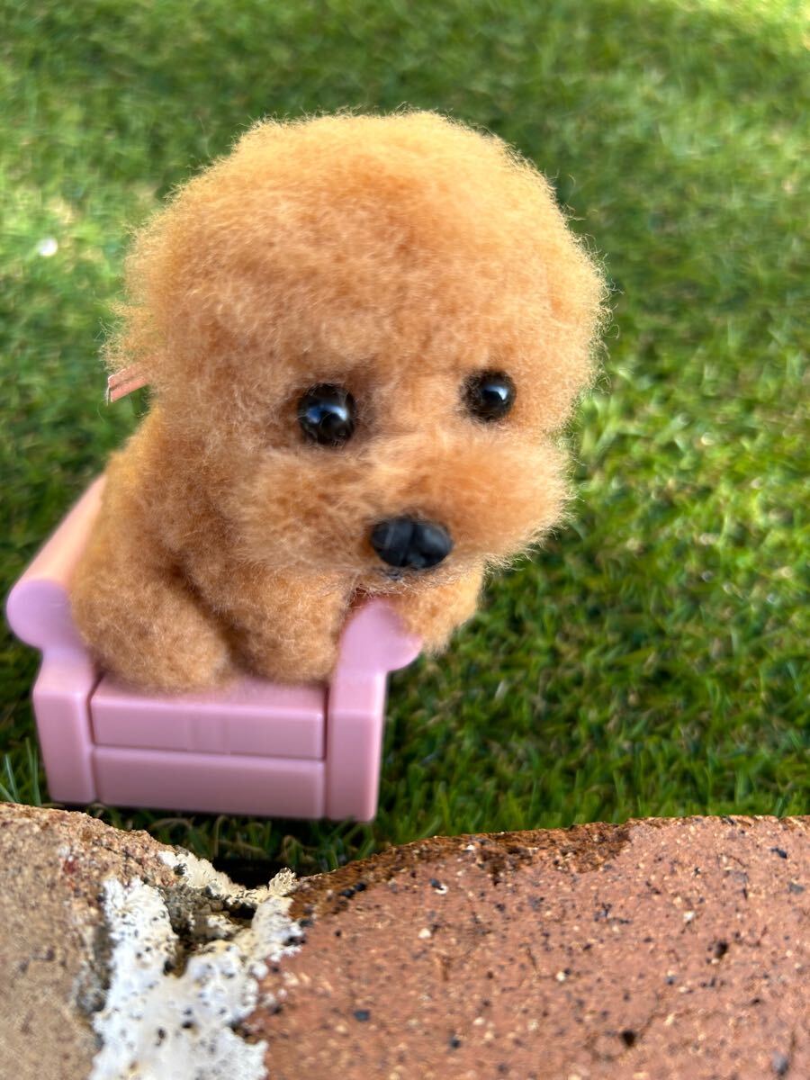 羊毛フェルト 犬の置物 ミニソファ付き ハンドメイド 羊毛フェルト拍卖