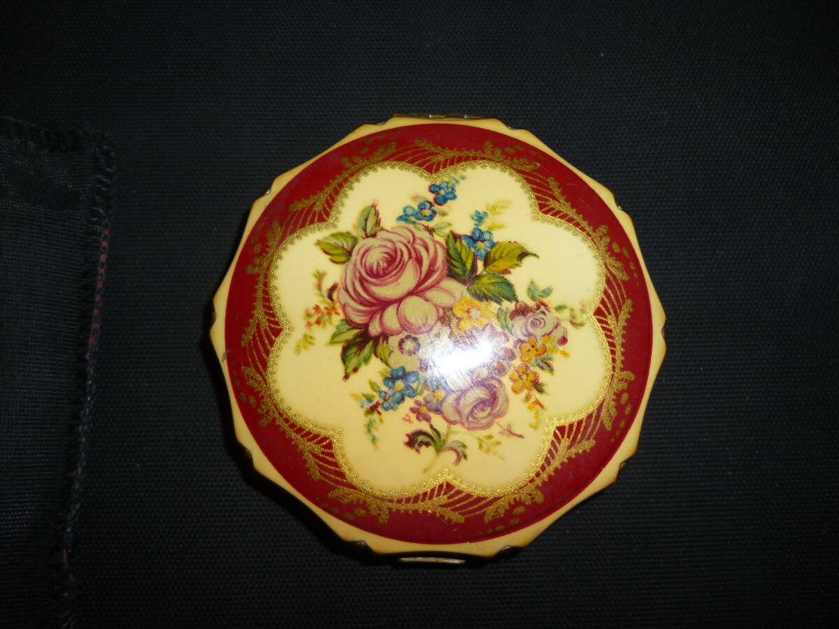 KIGU of LONDON キグ オブ ロンドン イギリス ヴィンテージ コンパクト コスメ 金工 ディスプレイ コレクション拍卖