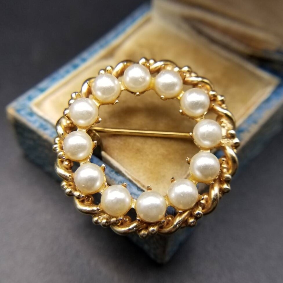 パールのリース ラウンドフレーム ヴィンテージ ブローチ ゴールドトーン クラシック スタイル 上品なサイズ感 エレガント Y19-X拍卖