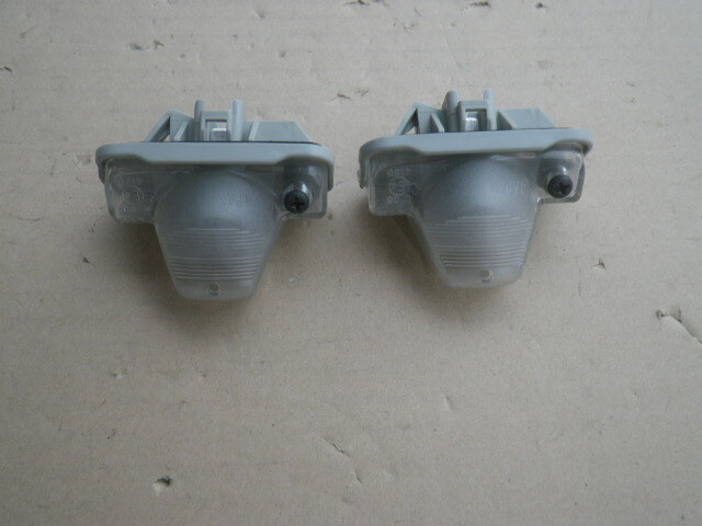 タント カスタム RS☆L375S 後期型◆リアナンバー灯 中古品 3843拍卖