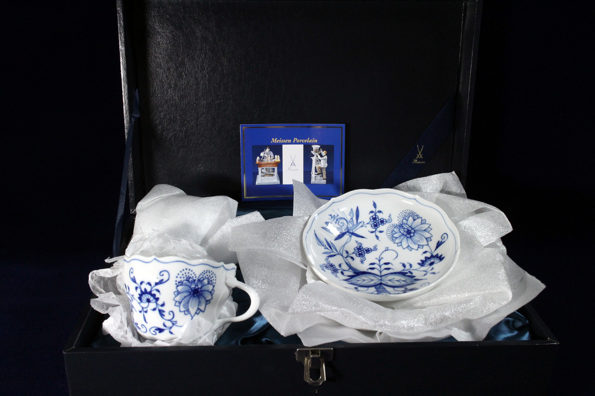 未使用品【マイセン・ブルーオニオン【ペア・カップ&ソーサー】【ペア・ケーキプレート・径18cm】】 拍卖