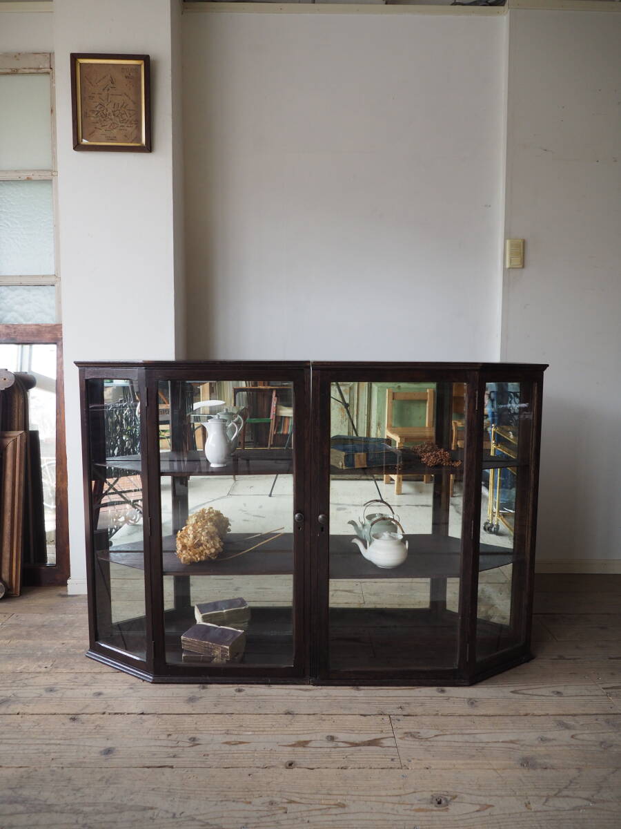 ks-0865 対のガラスキャビネット 蛇腹の扉 検/ アンティーク ミラーバック ショーケース イギリス 英国拍卖