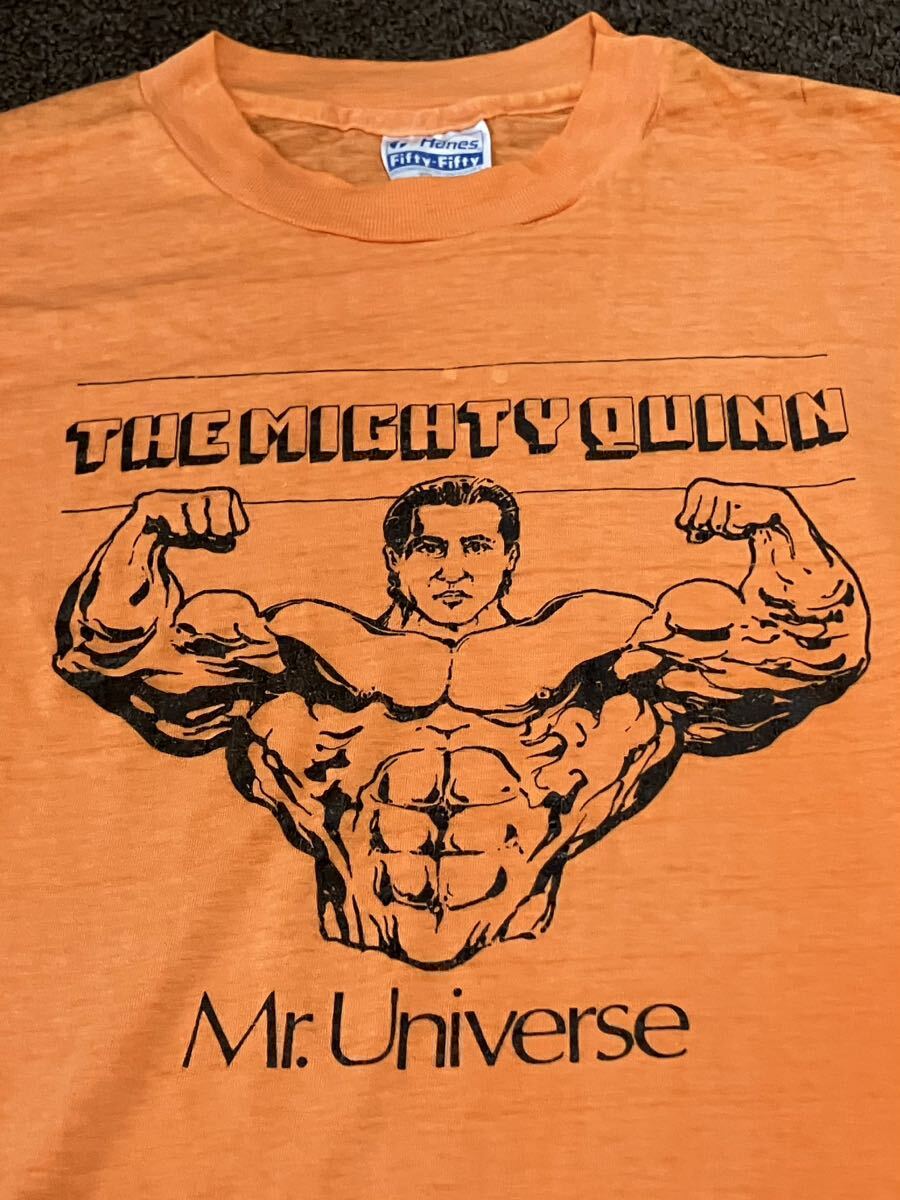 80s HANES ヘインズ Fifty-Fifty Tシャツ The Mighty Quinn Mr.Universe ボディビルダー プリント USA製 size L オレンジ色 ビンテージ 拍卖