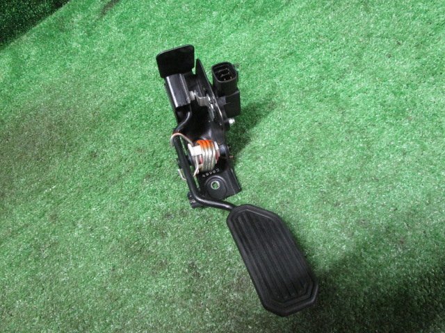 【A64217】◇アイシス ANM10G アクセルペダル 89281-20040拍卖