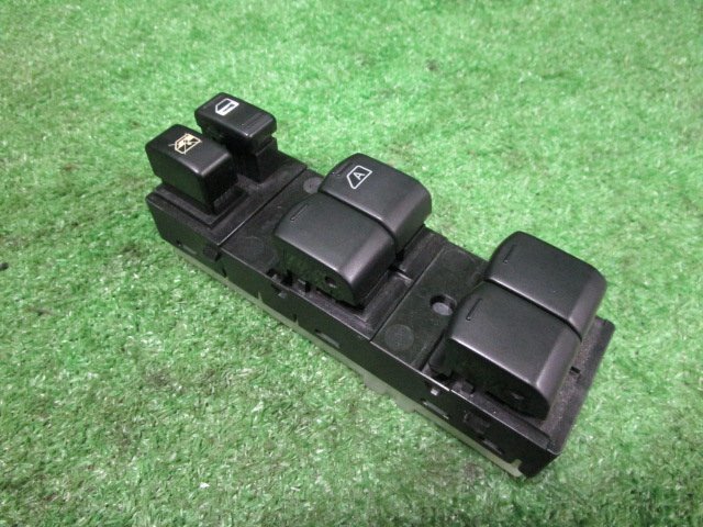 【A64356】◇ティアナ J32 右フロント パワーウインドウスイッチ 運転席拍卖