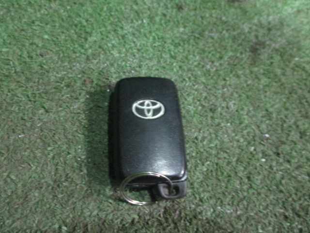 【A47946】◇ プリウス ZVW30 スマートキー リモコンキー拍卖