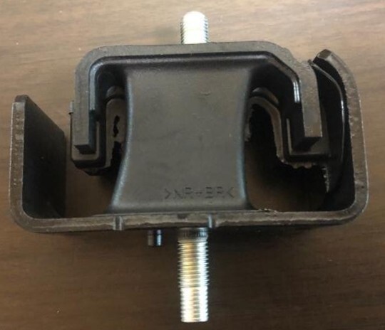 新品 純正品 DAIHATSU ダイハツ エンジンマウンティング インシュレータ 助手席側 ハイゼットトラック S201 S211 アトレー S321 S331拍卖