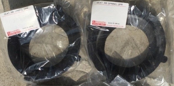 新品 純正品 DAIHATSU ダイハツ スプリングアッパーシート 2個 リヤ 左右共通 ムーヴ L912 ジーノ L711 ミラL710 コペン L880拍卖