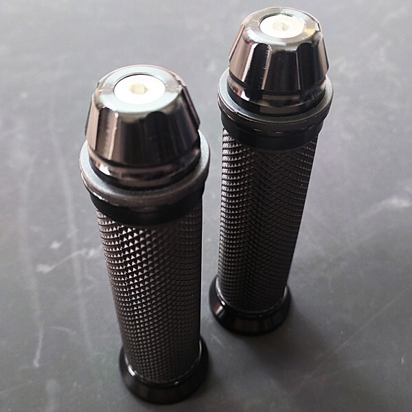 バンディット250/V バンディット400/V GSX400 インパルス イナズマ400 汎用 グリップ アルミ ラバー ハンドル バーエンド 黒拍卖