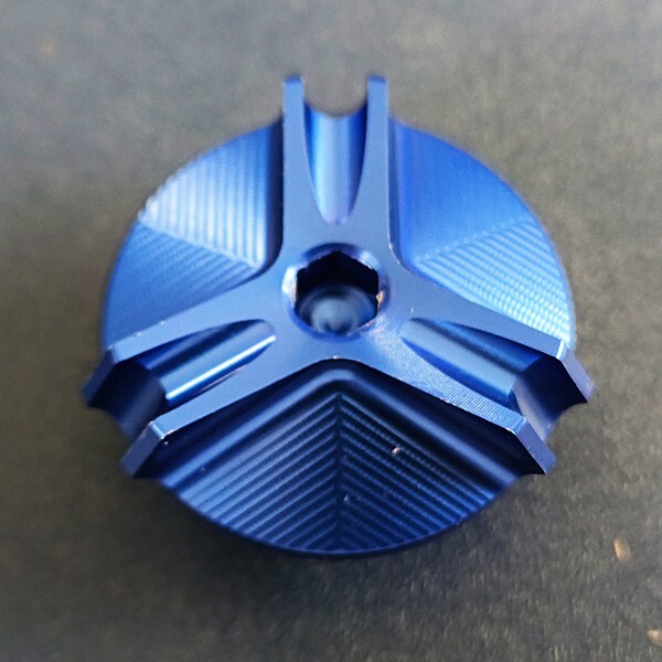 ジェイド ホーネット250 CB400SF CB400SB NC39 CB400SS CB1300SF 汎用 アルミ エンジン オイルフィラーキャップ オイルキャップ M20 青拍卖