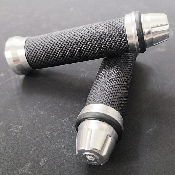 TZR50R TZR125R TZR250R YZF-R125 YZF-R15 YZF-R25 YZF-R3 YZF-R1 YZF-R6 汎用 グリップ アルミ ラバー ハンドル バーエンド 銀拍卖