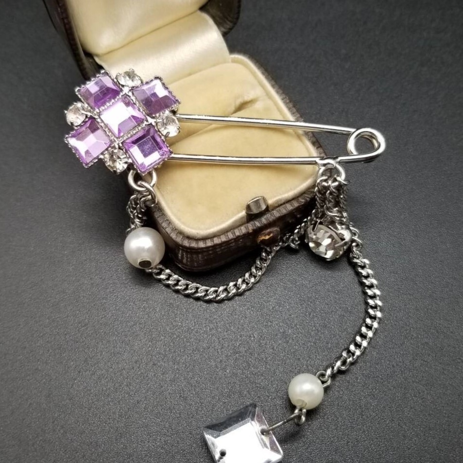 紫のラインストーン チェーンチャーム ヴィンテージ ブローチ シルバートーン レトロ 安全ピン型 ファッションジュエリー YMB拍卖