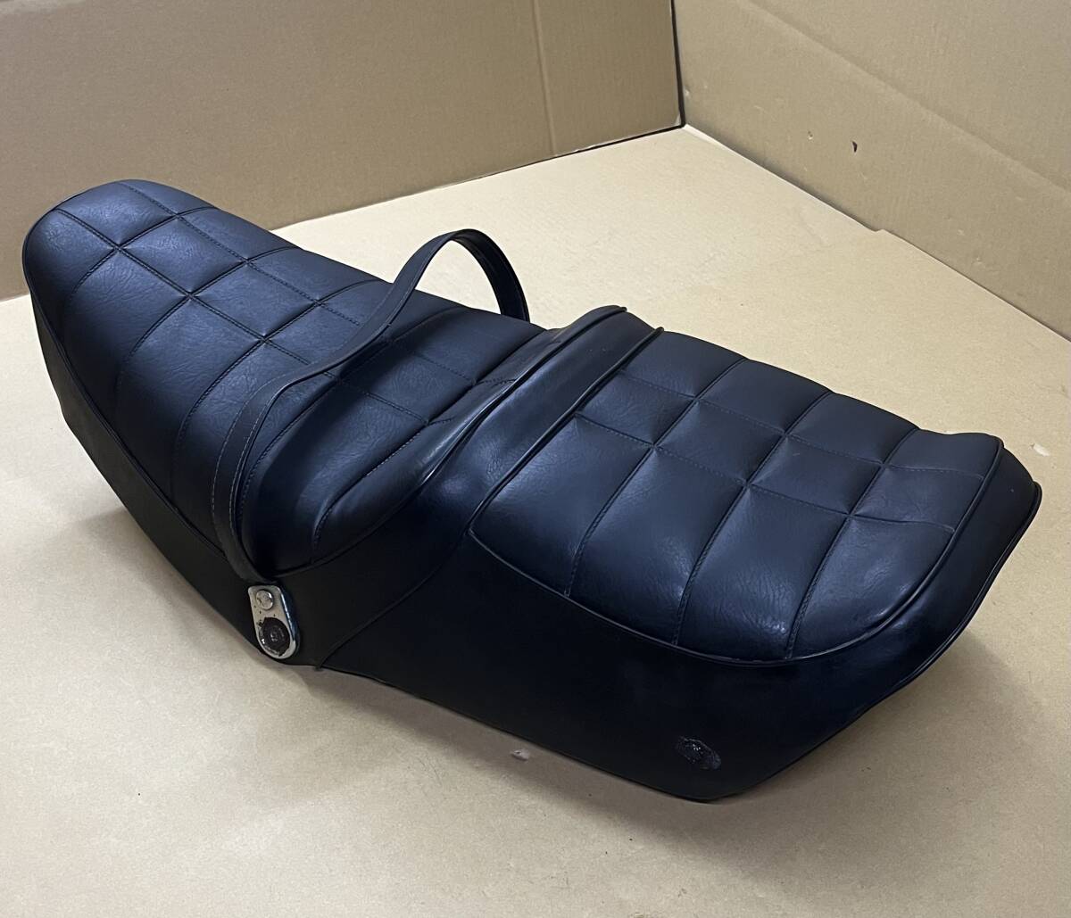 ●特選中古1点限★SUZUKI 純正★GSX250L★ノーマル/シート/ブラック/黒/ベルト/金具●検索(当時物 GSX400L GSX250L GSX400T)スズキ 16B688拍卖