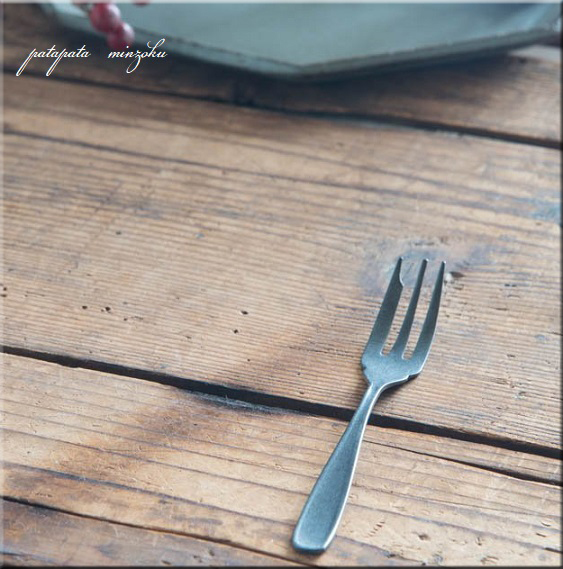 ラヴァストーン ケーキフォーク 燕三条 マットブラックカトラリー (ダメージ加工) 日本製 パタミン スプーン カトラリー デザート拍卖