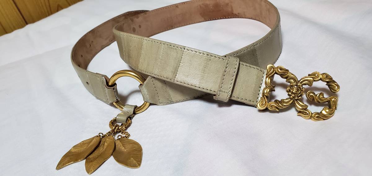 正規 限定 ドルチェ&ガッバーナDOLCE&GABBANA バロック D&Gロゴローズバックル×3連リーフリング装飾ベルト ゴールド×グレーカーキ系 80拍卖