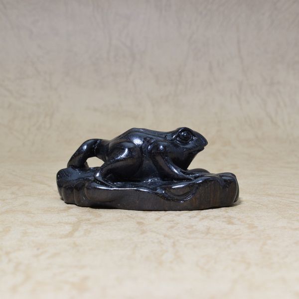鉄木 根付 蛙 カエル 木彫品 木製 彫刻品 現品お渡し 現品限り na07-c-10拍卖