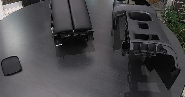 ★新品 未使用★トヨタ純正部品 GR86 ドリンクホルダー付 コンソール ボックス フロア センターコンソール BOX AT車用 流用 スバル BRZ拍卖