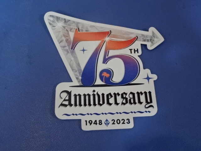 激レア USA入手 アメリカ企業モノ 人気ハンバーガーチェーン【In-N-Out Burger】 創設75周年記念 ロゴステッカー 未使用拍卖