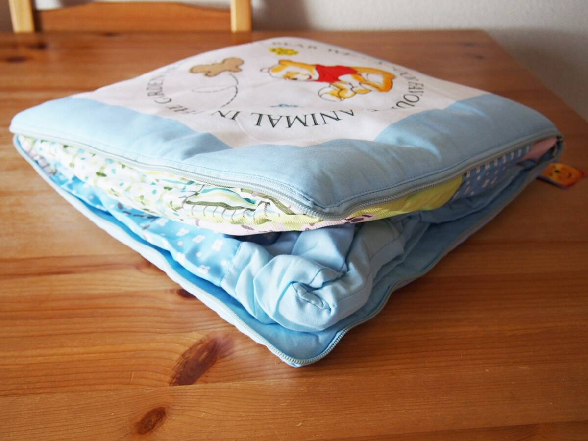 プーさん 座布団 (約35㎝角厚み10㎝) 広げてお昼寝マットにも拍卖