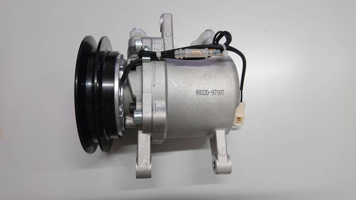【未使用】ACコンプレッサー ダイハツ ハイゼット 軽トラ エアコンコンプレッサー 88320-97507拍卖