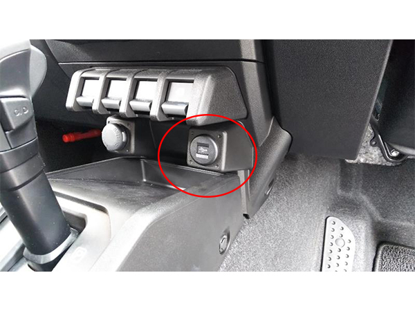 スズキ 新型 ジムニー シエラ ソケット JB64 クロスビー XBEE ソリオ SOLIO バレーノ BALENO 検 ホイール マフラー 後期 ドア タイヤ 内装拍卖