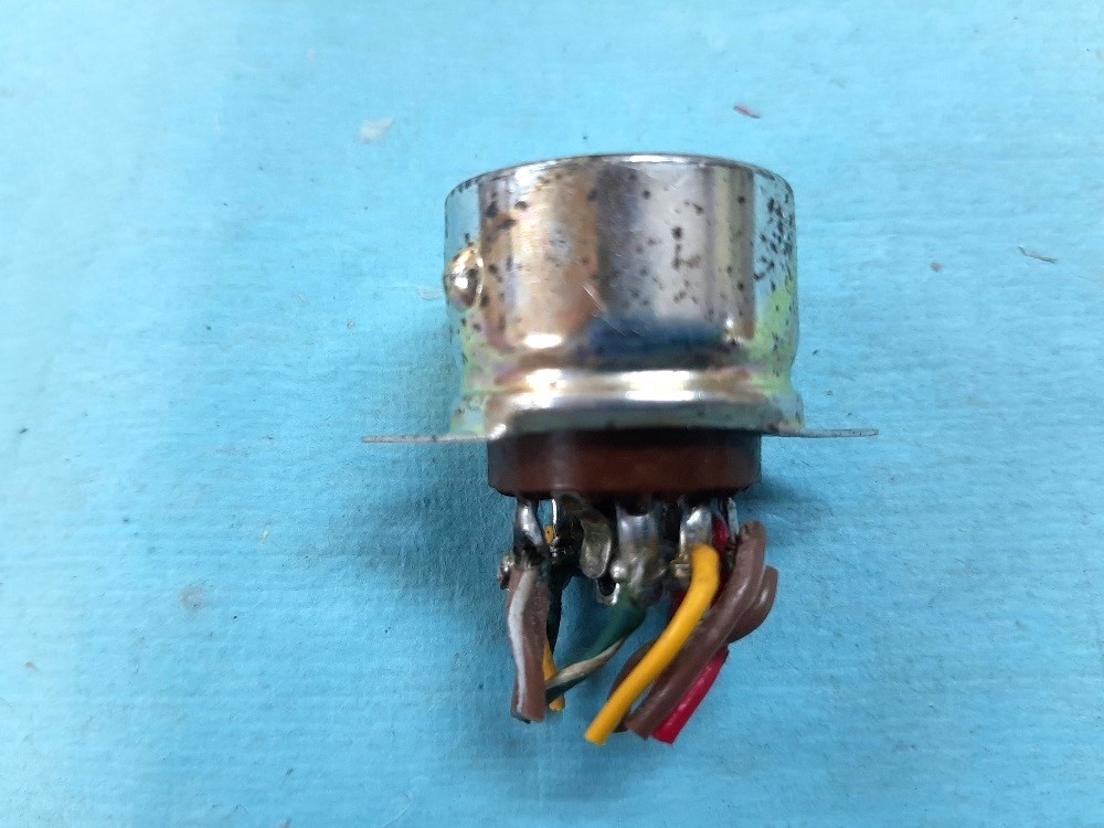 即決あり■はんだ作業に自信のある方■MT9Pソケット(シールド用) マイカノール 濃茶色 EBY製 中古品 TS103P01 50個一括拍卖