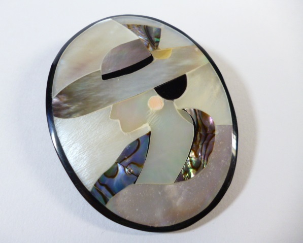 ф シェル ブローチ ф 象嵌 白蝶貝 蝶貝拍卖