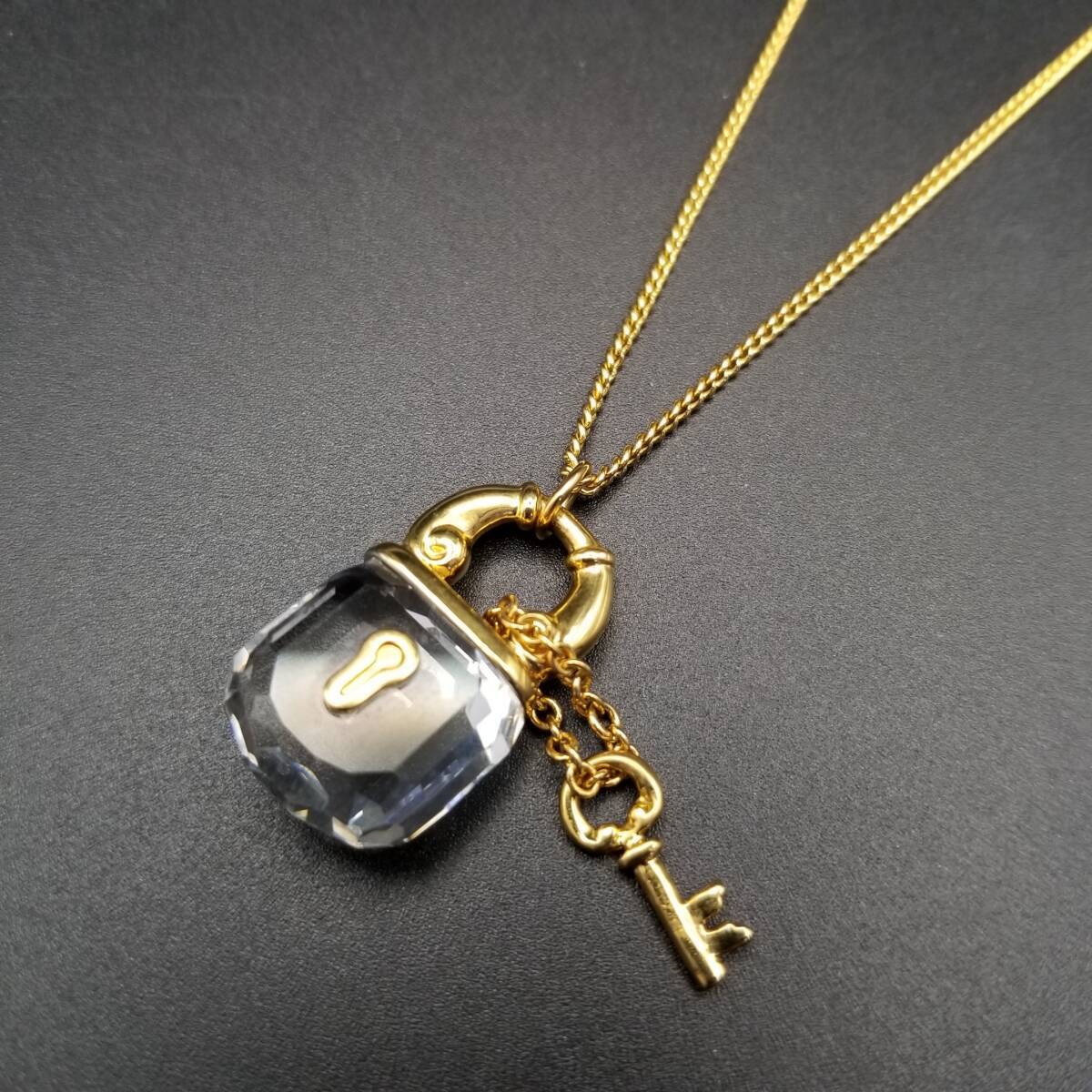 SWAROVSKI クリスタル 南京錠 チャーム ヴィンテージ ペンダント ネックレス スワロフスキー 上品 煌めき レトロ Y19-O拍卖