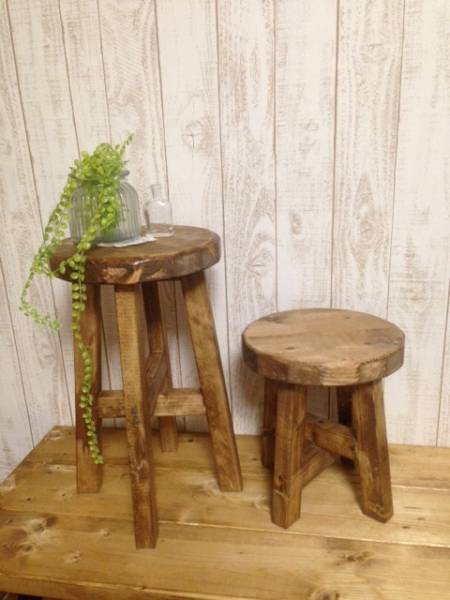 ハンドメイド木製スツール(小)キッチンやおままごとに♪木の丸椅子☆花台やこどものイス☆ガーデニング雑貨、キャンプ、おうちカフェ拍卖