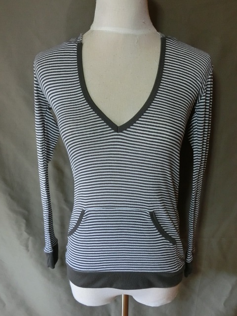 USA購入 リーバイス【Levi's】傘下 【Most】フード付 Vネックロングニットトップス US Sサイズ ダークグレーボーダー柄拍卖