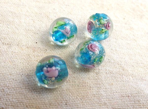 即決! ガラスビーズ 4粒 花模様 トンボ玉 水色 ラウンド拍卖