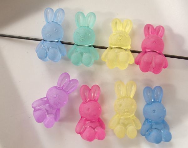 即決! 10個 うさぎビーズ ミックスカラー 穴あり ☆アクリルビーズ パーツ拍卖