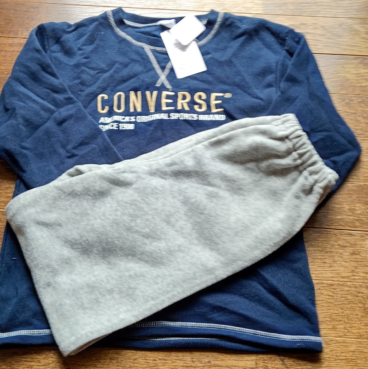 【新品】CONVERSE★140cm裏起毛パジャマ拍卖