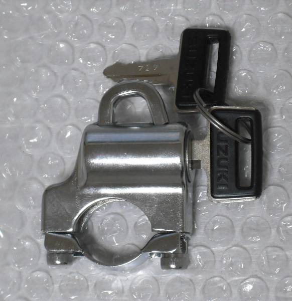 送料無料 新品スズキ純正の汎用 ヘルメットホルダーチョイノリ ③拍卖