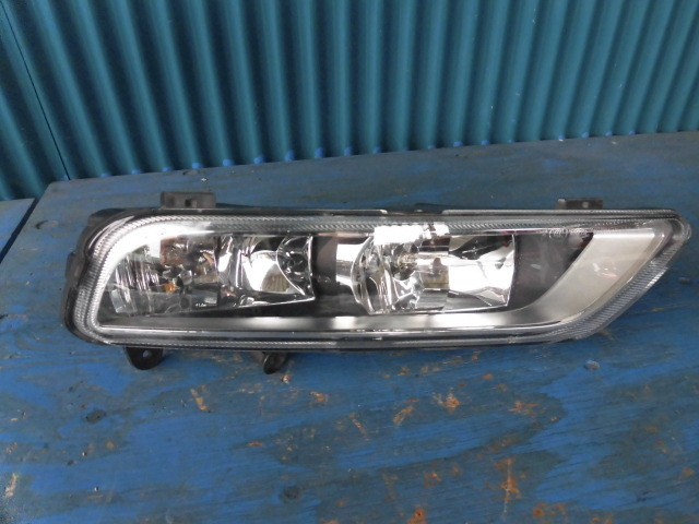 AG133 VW パサート フォグランプ 右 176624-02拍卖