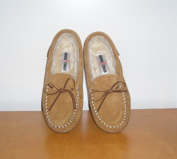 新品☆ミネトンカの高級スエード本革製のムートンモカシン☆薄茶☆US7☆24.0㎝拍卖