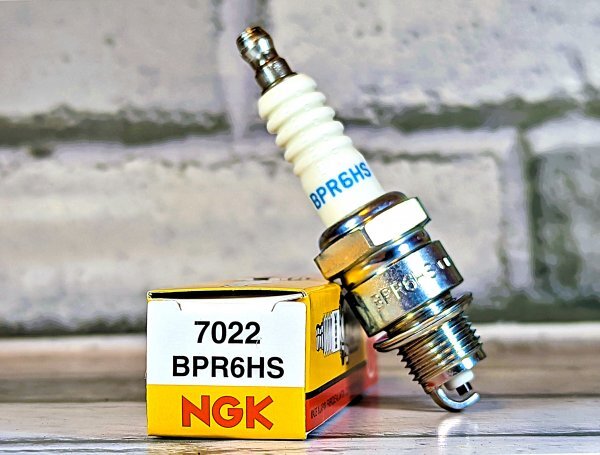 NGK BPR6HS (7022) 新品 送料込 スズキ エポ(PV50) ('93~) PV50/S NA12A 適合拍卖