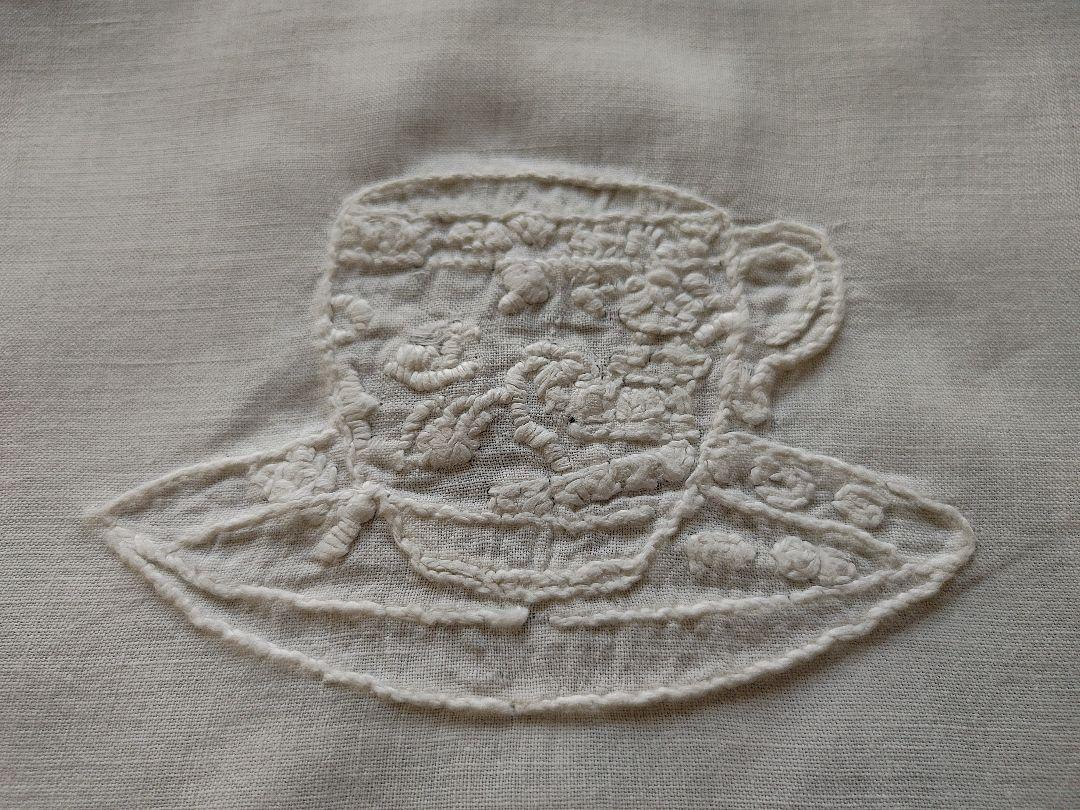アンティーク カップ&ソーサーの手刺繍 敷物や掛けても拍卖