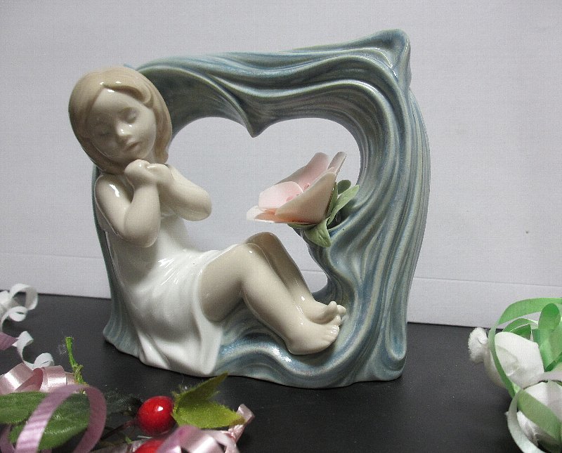 ★リヤドロ LLADRO 「幸福な夢」乙女の眠り スペイン 磁器人形 プレゼント クリスマス 誕生日 送料無料 リアドロ拍卖