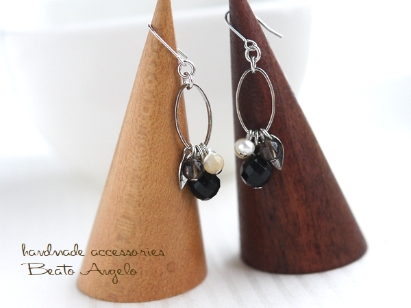 ◆+angelo+天然石ブラックオニキスとスモーキークォーツのオーバルピアス(p-149)S マザーオブパール 淡水パール拍卖