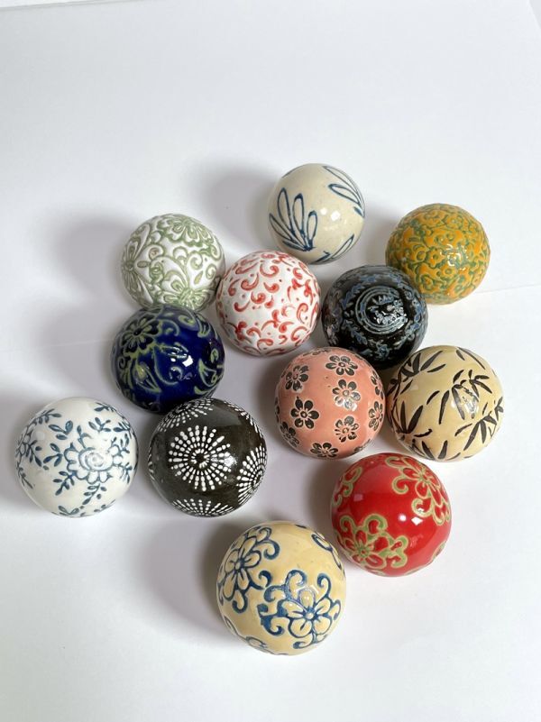 浮き球 浮き玉 彩色 陶器製 中 12個セット 水盤 蓮 水鉢 飾り 置物 玉 メダカ鉢 金魚鉢 カラフル 色つき インテリア 雑貨拍卖