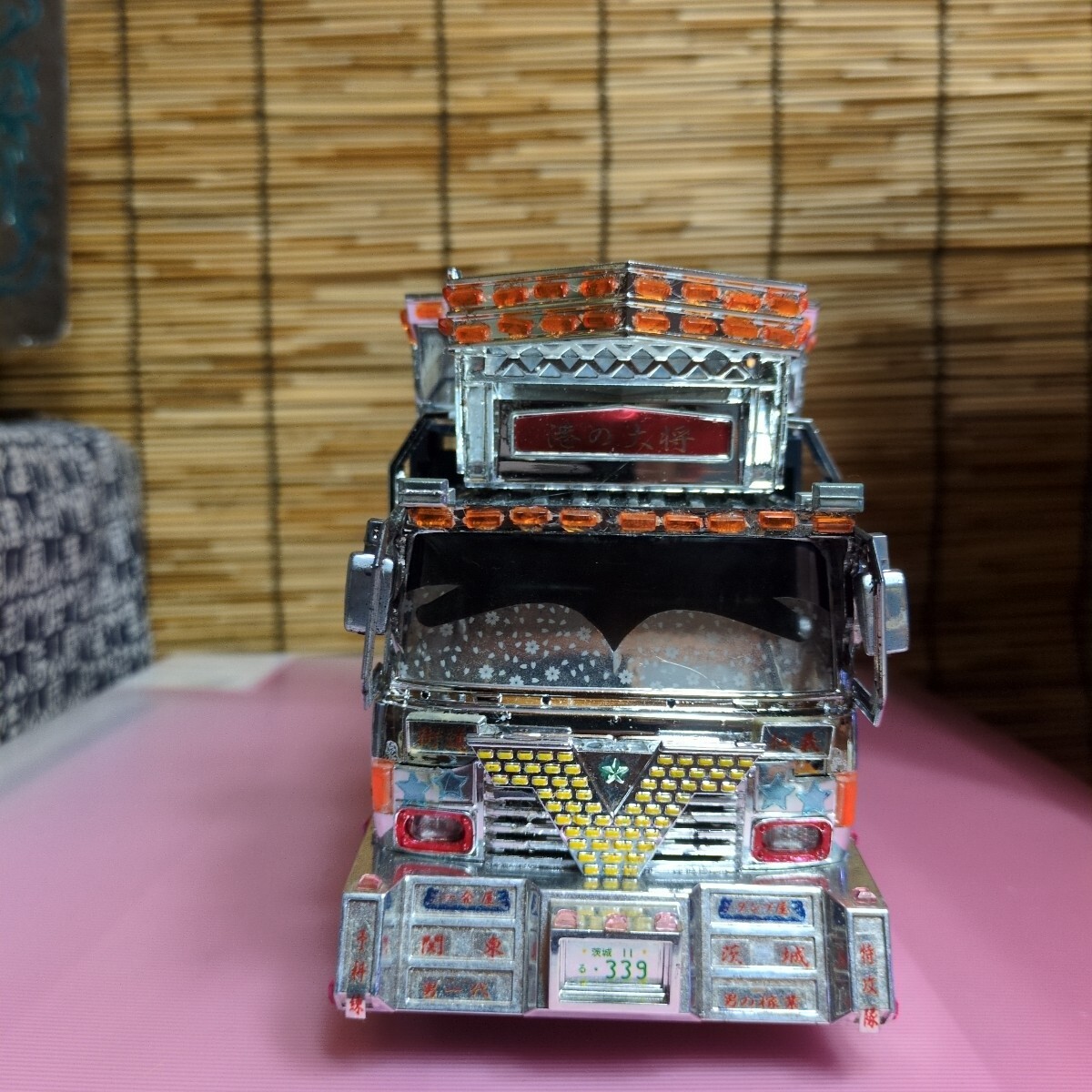 アオシマデコトラドルフィンダンプ1/32メッキキャブ拍卖