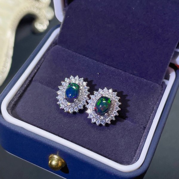 【証明書付き】ナチュラルブラックオパールスタッドピアス、4x6mm、925シルバー、最初の入札者様は開始価格で購入可能 aa拍卖