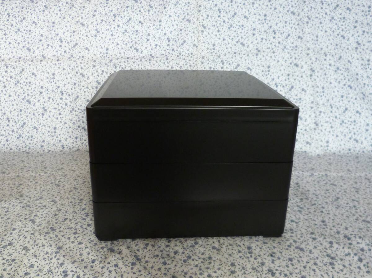 ☆ 重箱 三段 プラスチック製 黒 お正月 おせち料理 お弁当 保存容器 フタ付拍卖