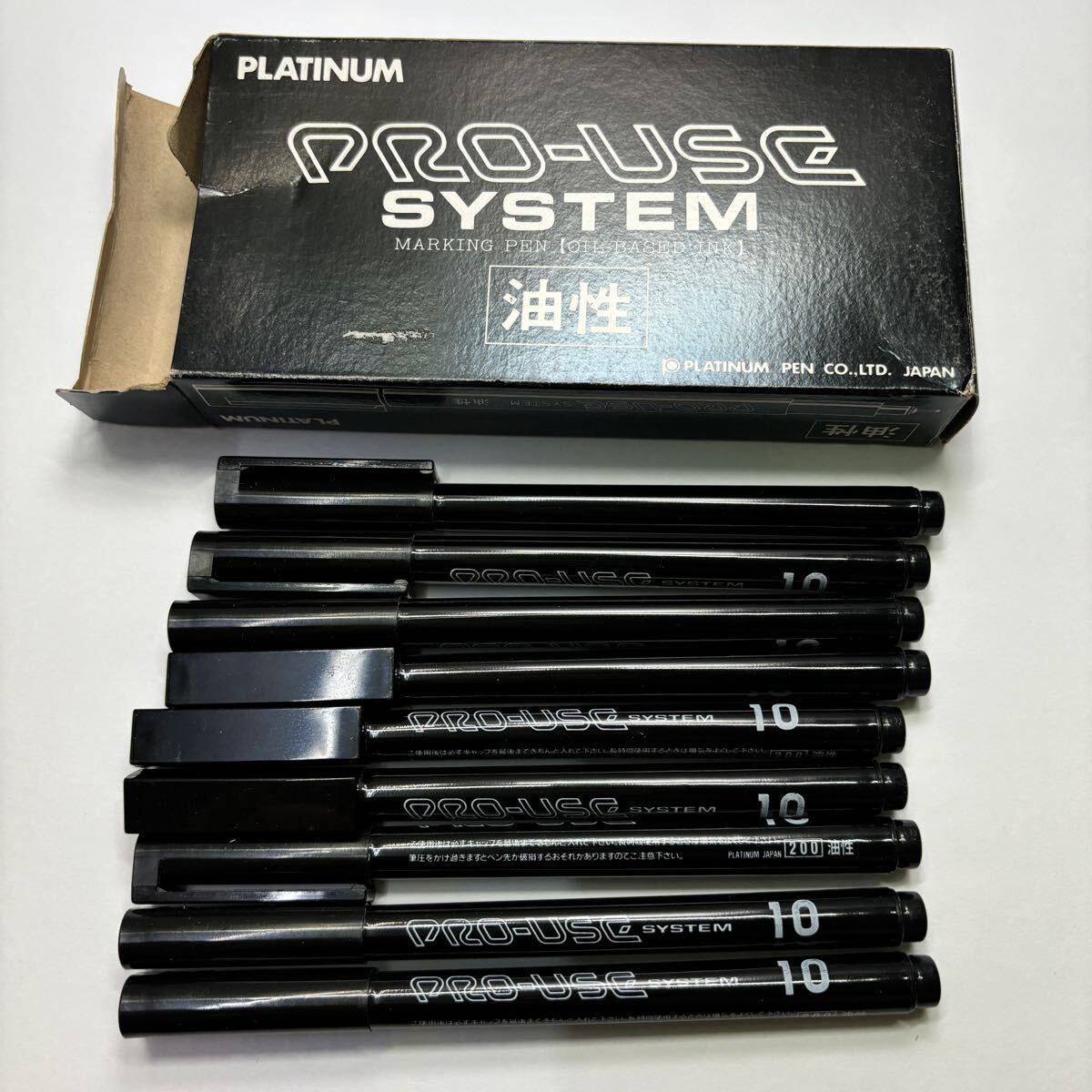 【新品未使用】【廃番】【希少品】文具店在庫品 PLATINUM プロユース サインペン 黒 1.0 9本 書けます 昭和レトロ z0133拍卖