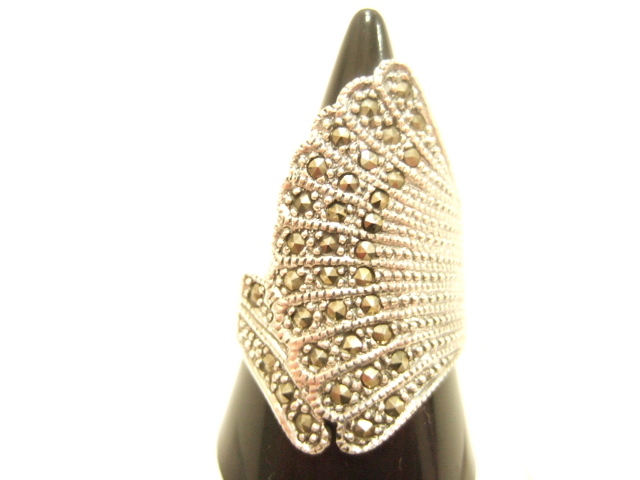 横浜最新 シルバー925SILVER 銀♪魅惑のチョウの文様 マーカサイト大型リング 10~18号 メンズレディース 送料290円ξgRξ ξ指輪b81z拍卖