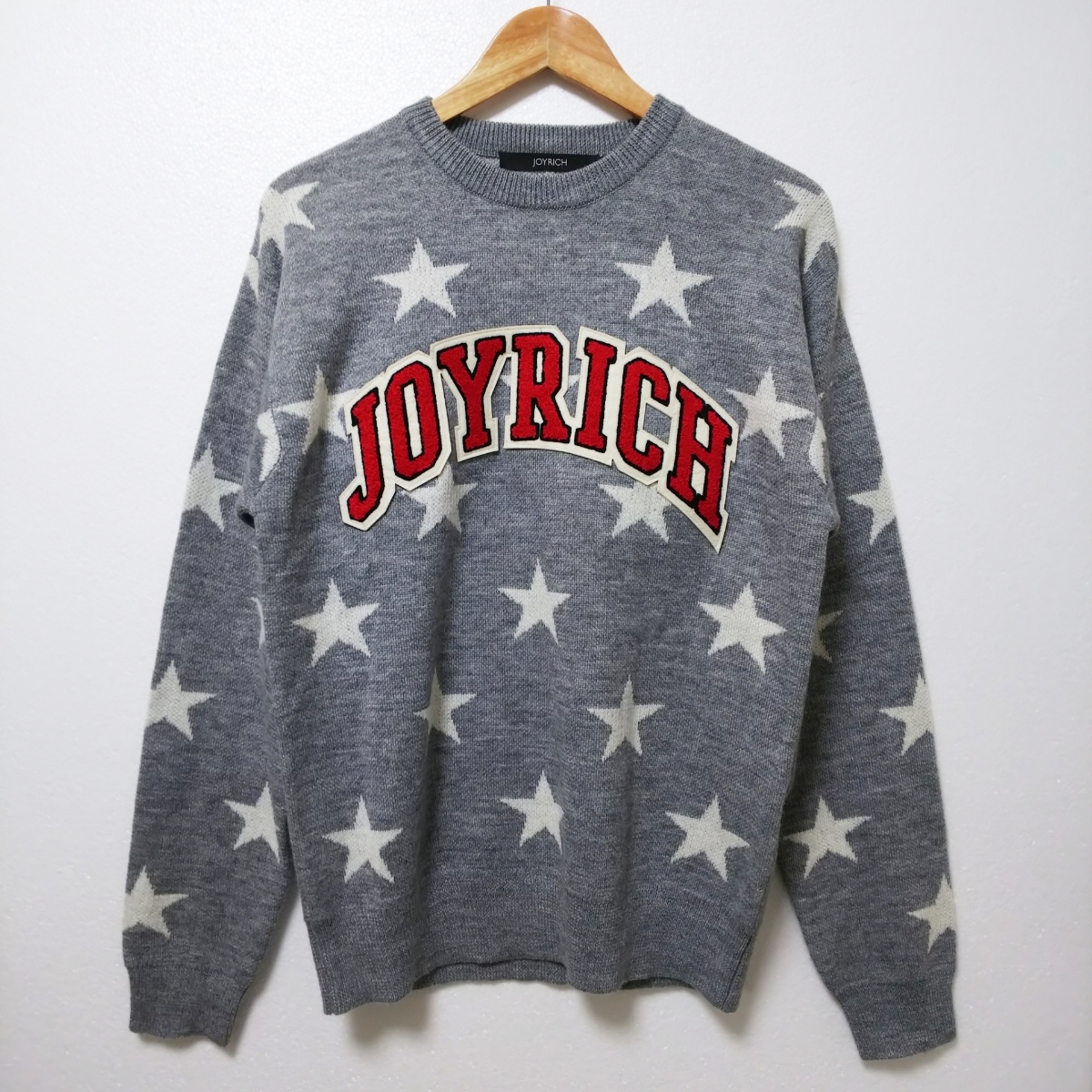 【カジュアル】JOYRICH ジョイリッチ ニット セーター Sサイズ グレー ビッグロゴ拍卖