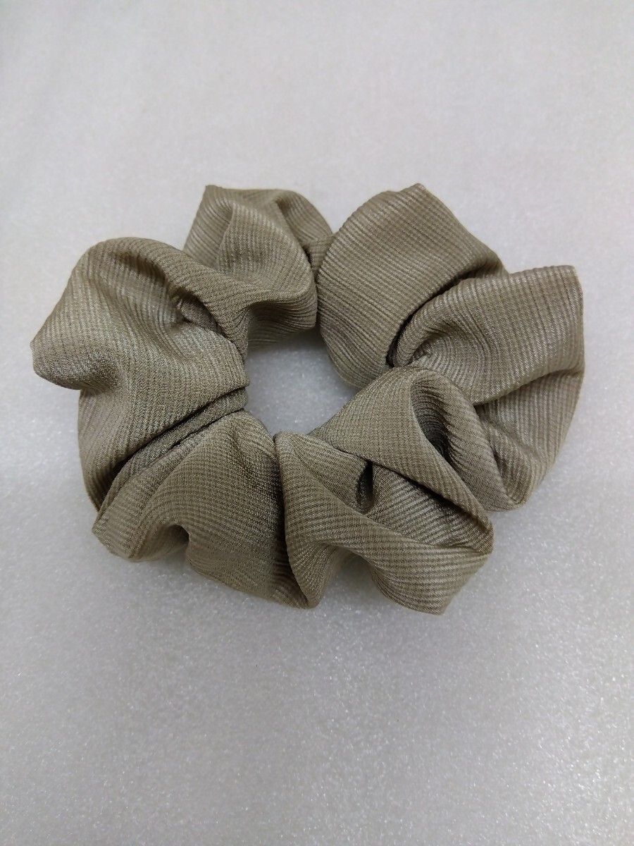 ☆ハンドメイド☆ シュシュ グリーンがかったグレー地模様あり無地拍卖