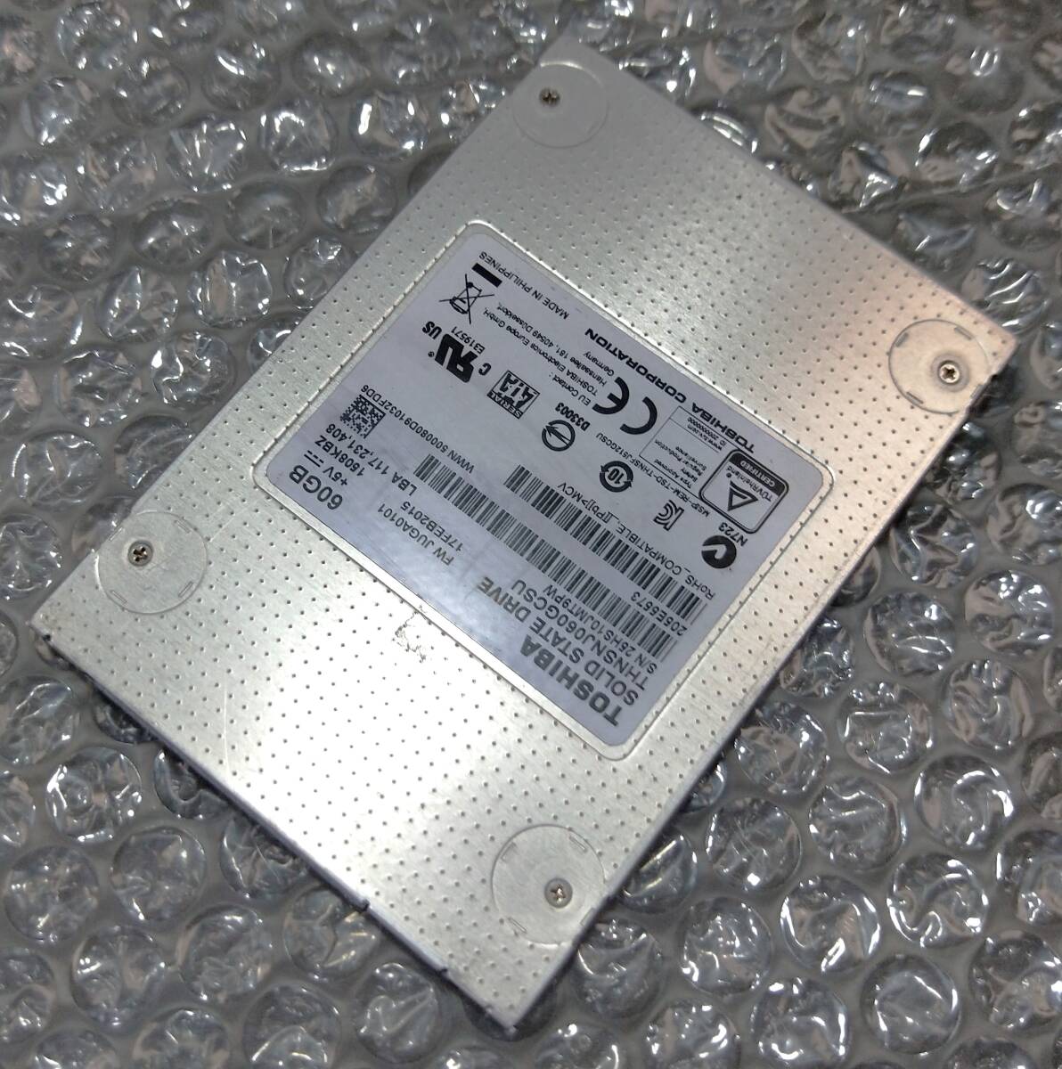 【中古パーツ】2.5 SATA SSD 1台 正常 TOSHIBA THNSNJ060GCSU 60GB 使用時間32670H■SSD6080拍卖