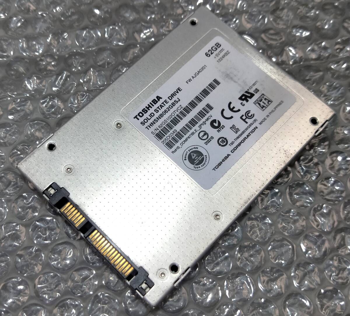 【中古パーツ】2.5 SATA SSD 1台 正常 TOSHIBA THNSNB062GBSJ 62GB 使用時間62510H■SSD6083拍卖
